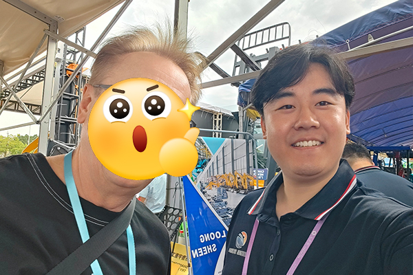 Loongsheen excavator and skid steer loader trade show booth meeting buyers